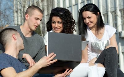 L&rsquo;éducation au cœur de la jeunesse : les enjeux et les solutions pour un avenir prometteur